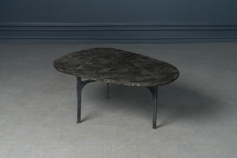 Кофейный столик Стоунхендж с каменной столешницей