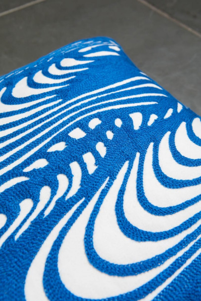 Подушка с вышивкой синяя Иллюзия 50х50 см